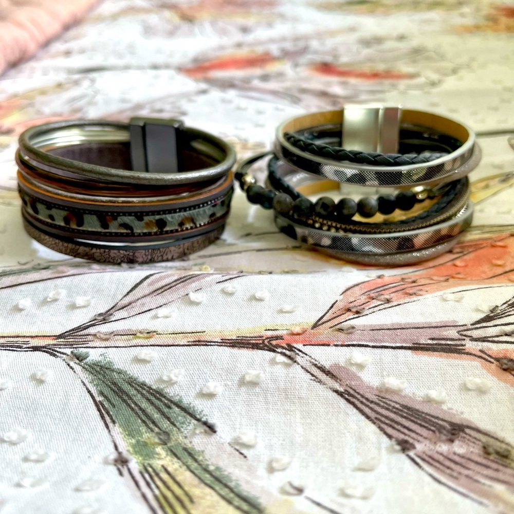 Magnetic closure bracelets